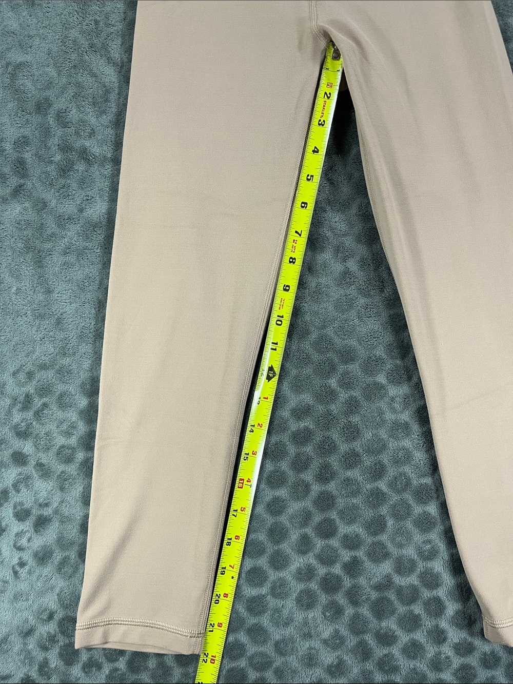 Aritzia TNA Activewear High-Waist Leggings in Light Beige - Picture 3 of 7